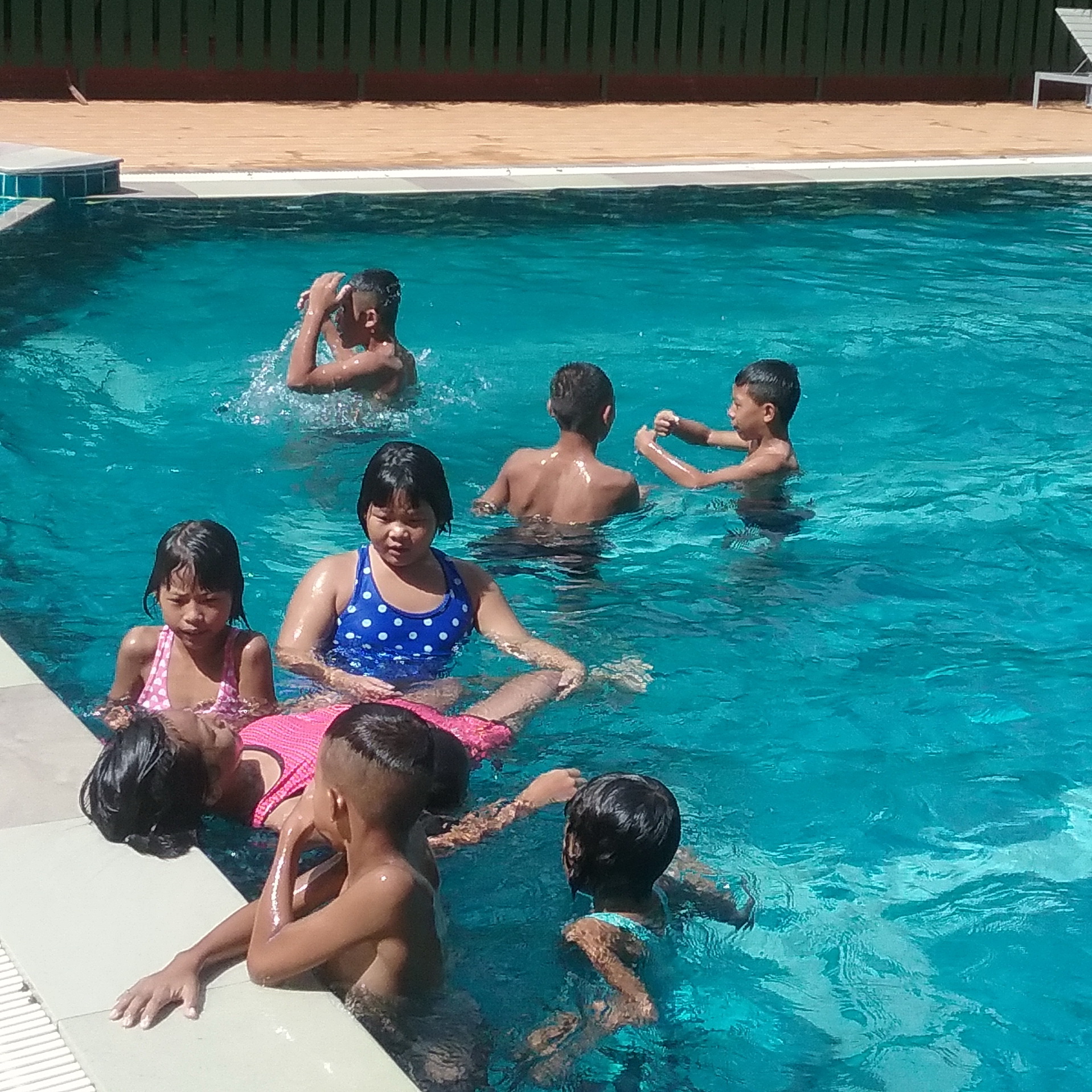the-importance-of-swimming-an-expat-community-teaches-local-kids-to