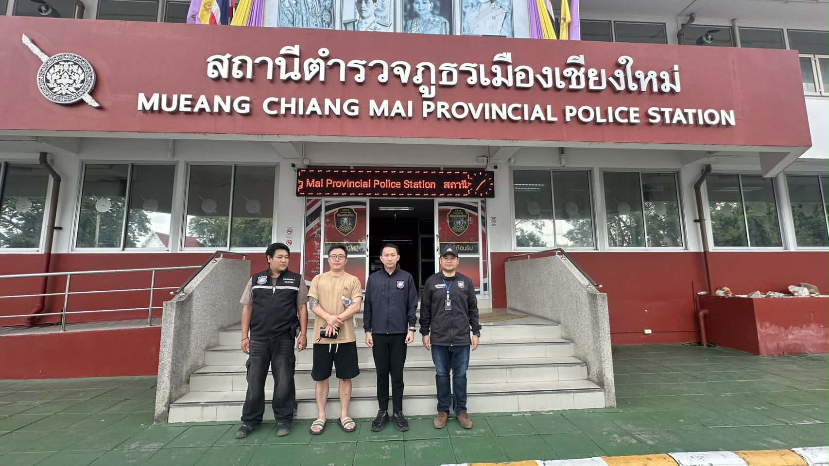 Tourist police investigate Tha Pae Gate altercation between Chinese visitors and Thai local